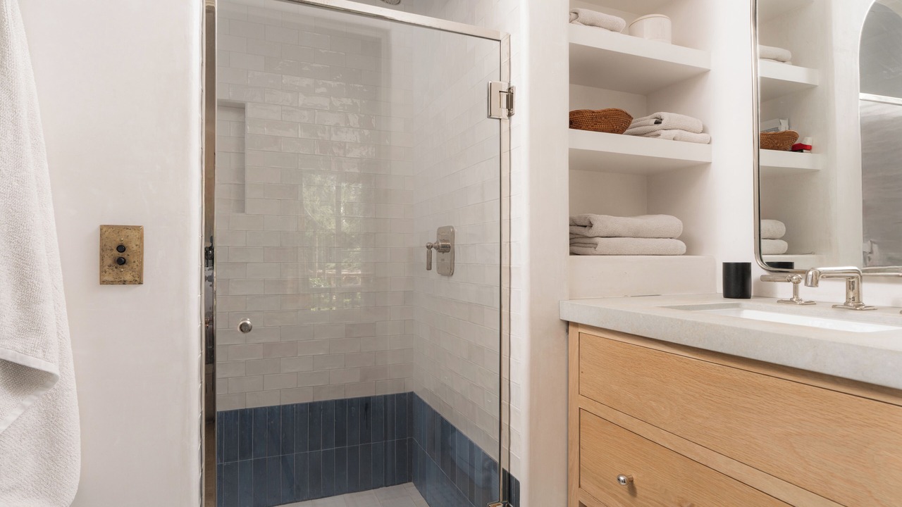 Photo of Bathroom in Hedgerow