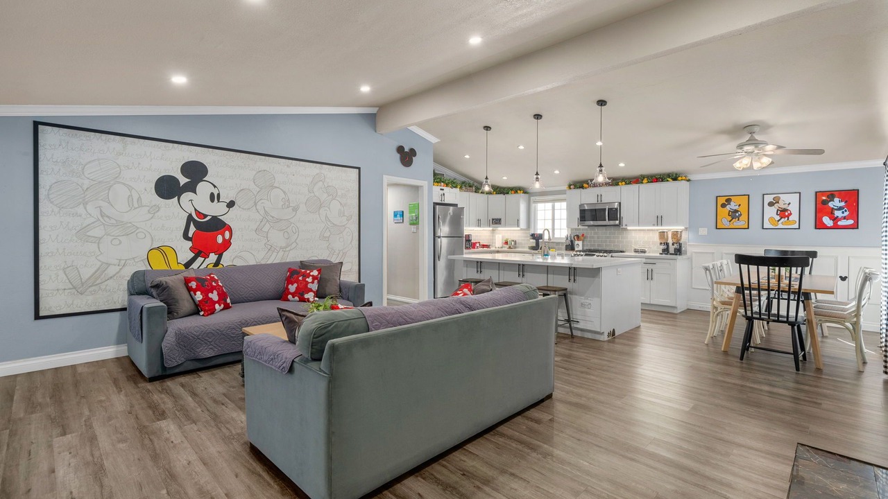 Photo of Livingroom in Anaheim Resort