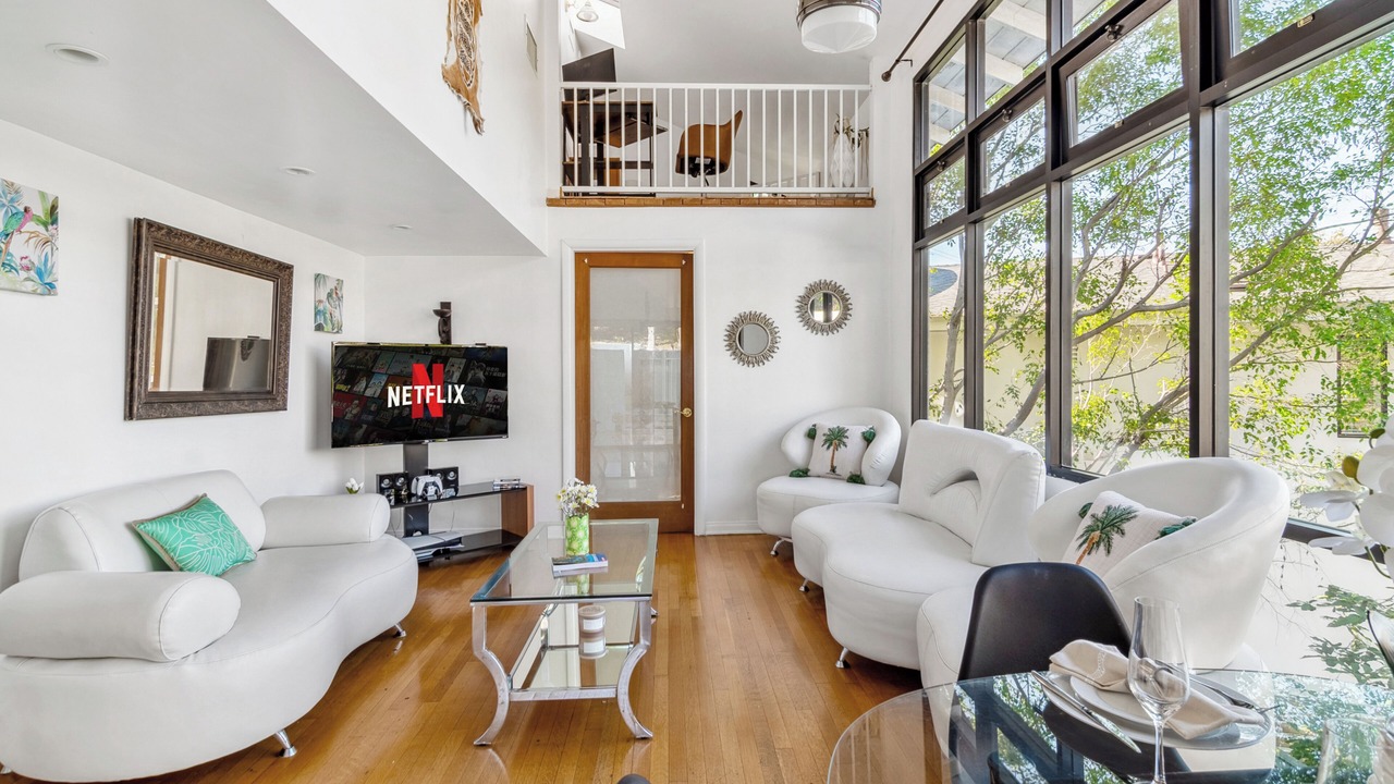 Photo of Livingroom in Studio City