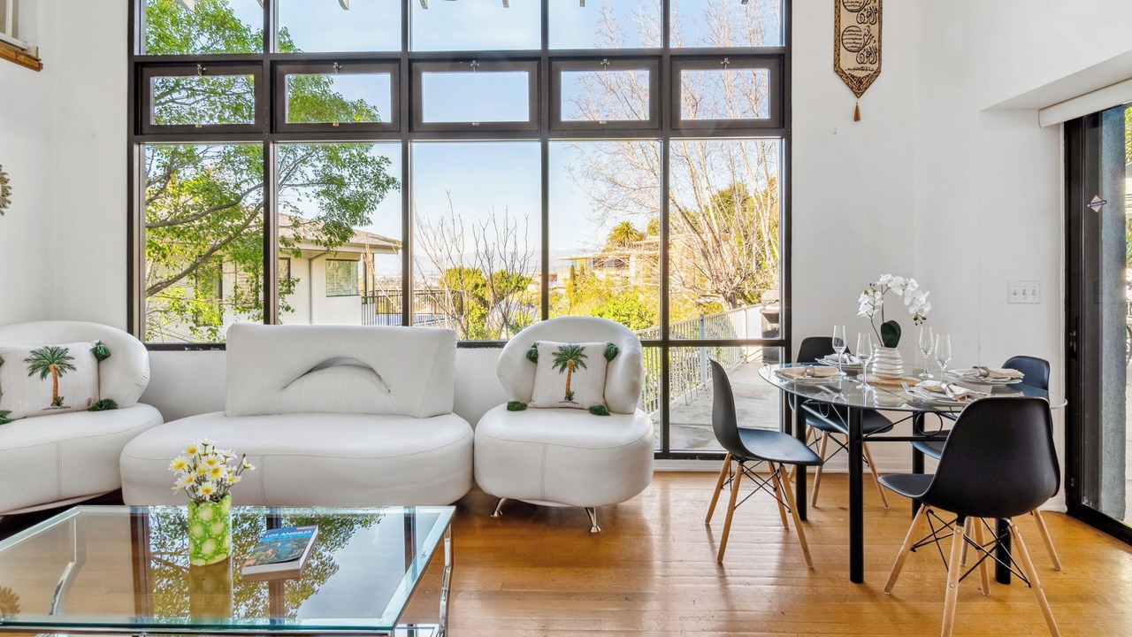 Photo of Livingroom in Studio City