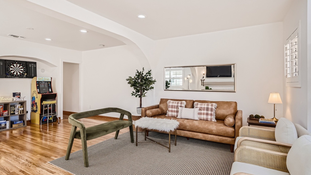 Photo of Livingroom in Adams Hill