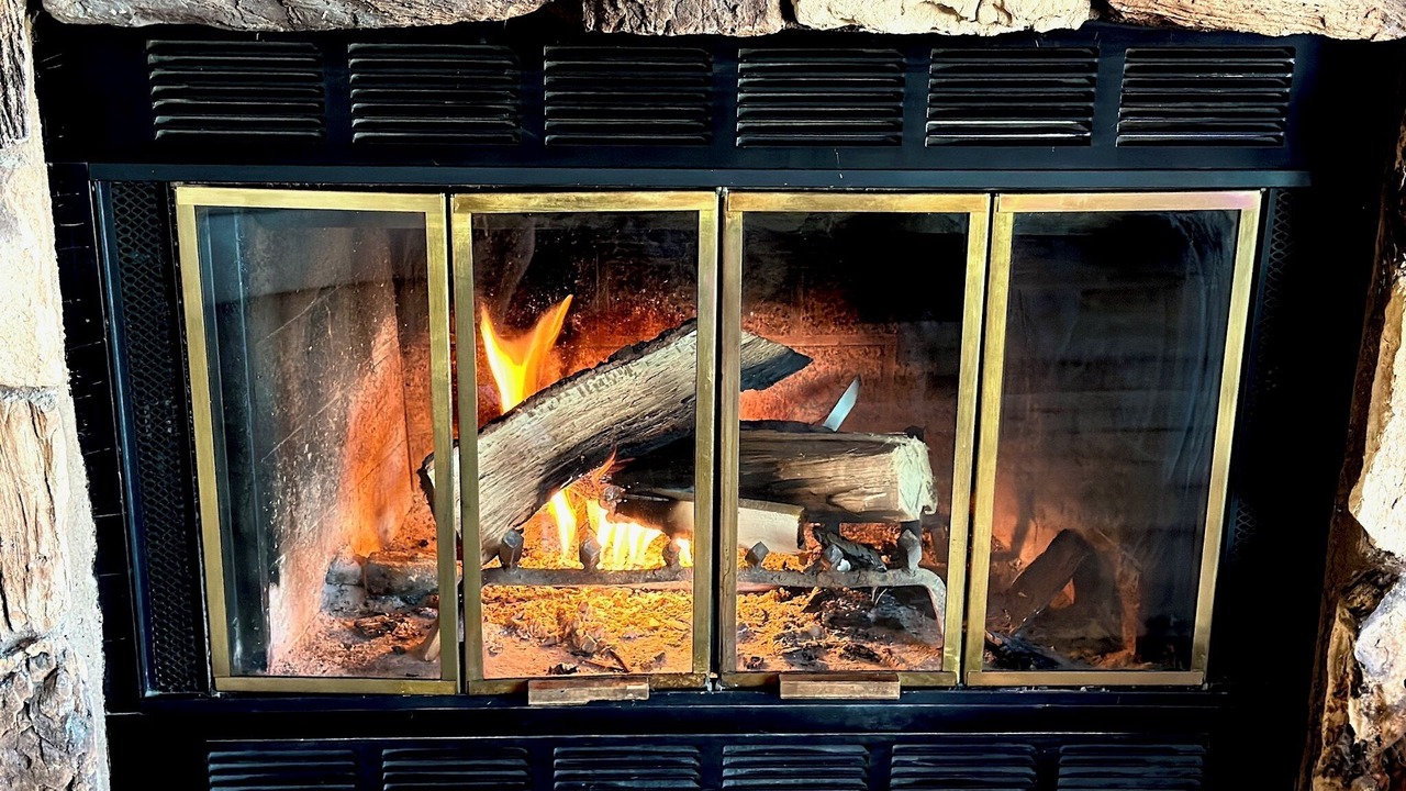 Photo of Livingroom in Lake Arrowhead