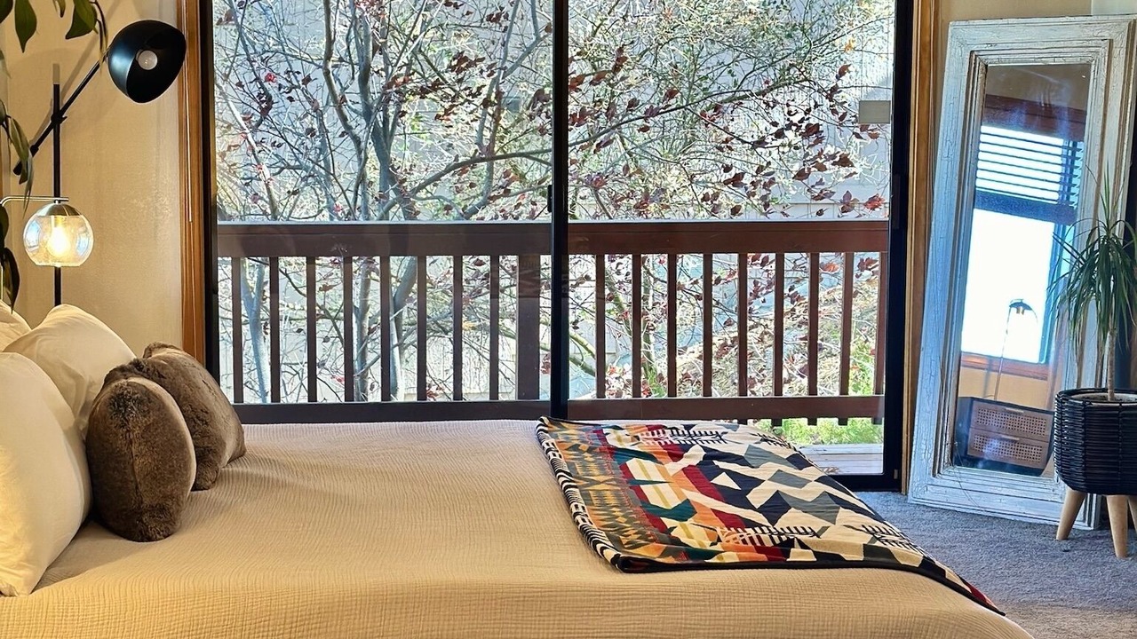 Photo of Bedroom in Lake Arrowhead