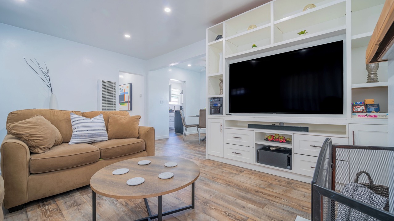 Photo of Livingroom in Compton