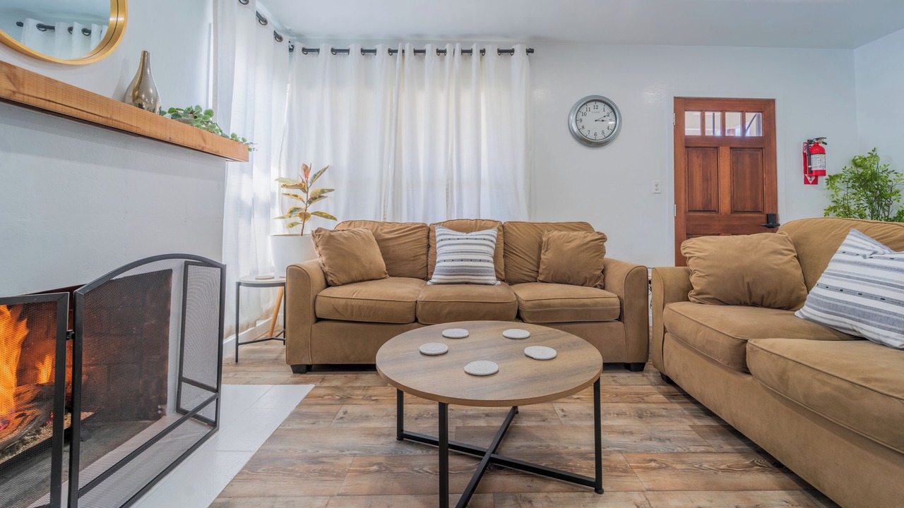 Photo of Livingroom in Compton