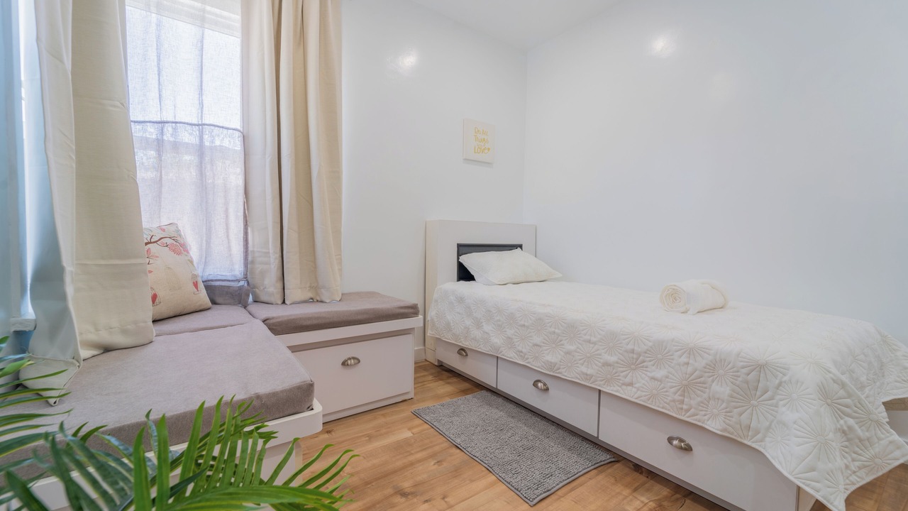 Photo of Bedroom in Compton