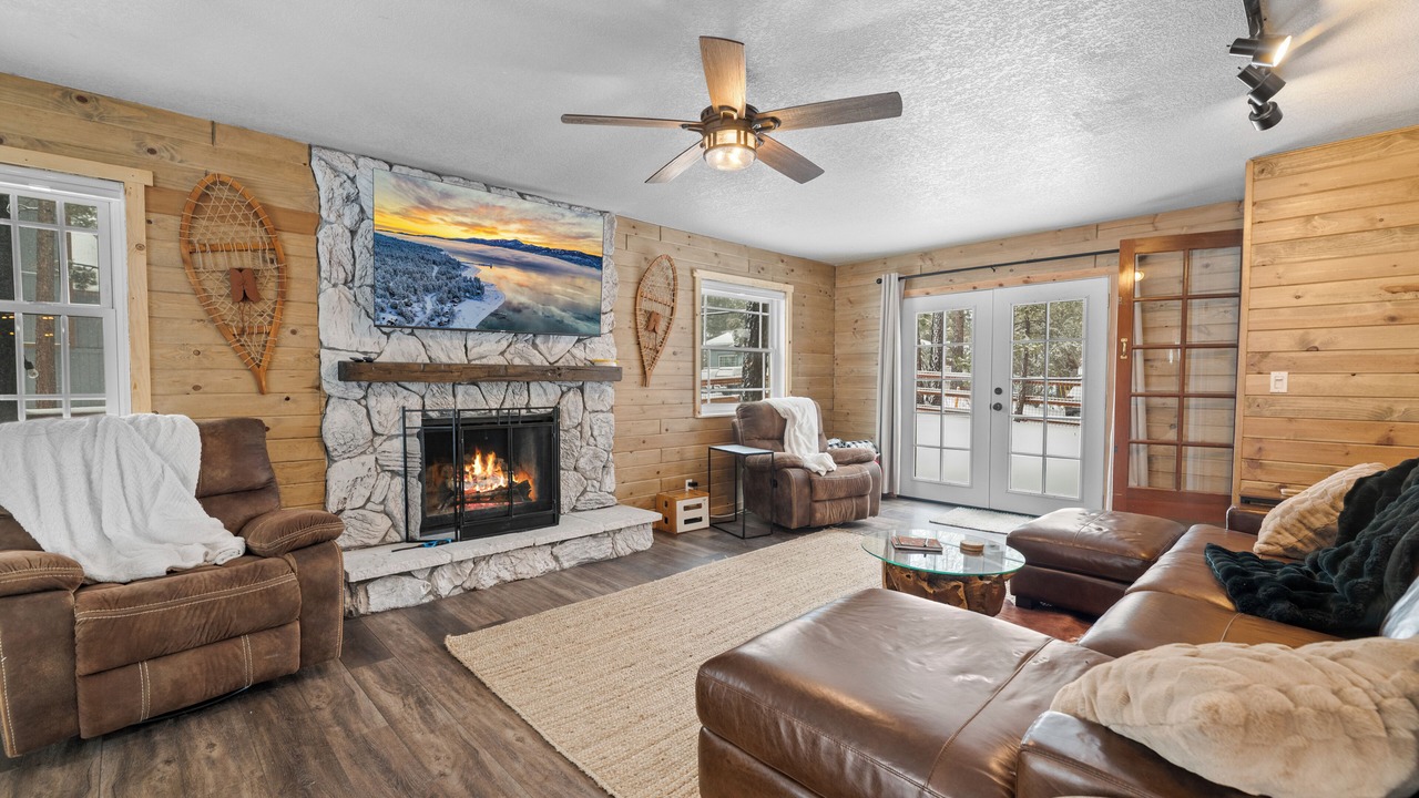 Photo of Livingroom in Eagle Mountain Estates
