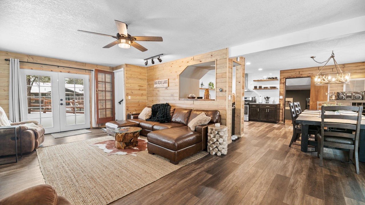 Photo of Livingroom in Eagle Mountain Estates