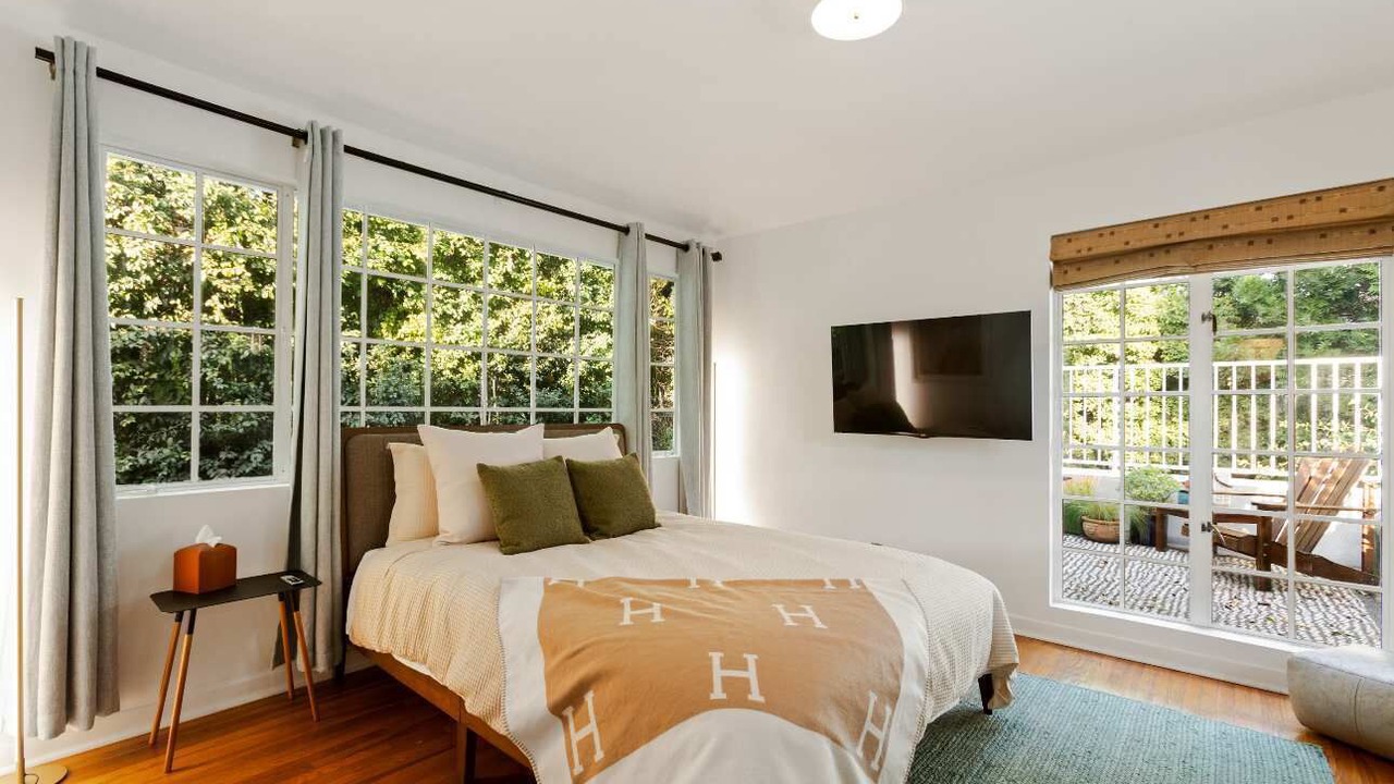 Photo of Bedroom in Beverly Grove