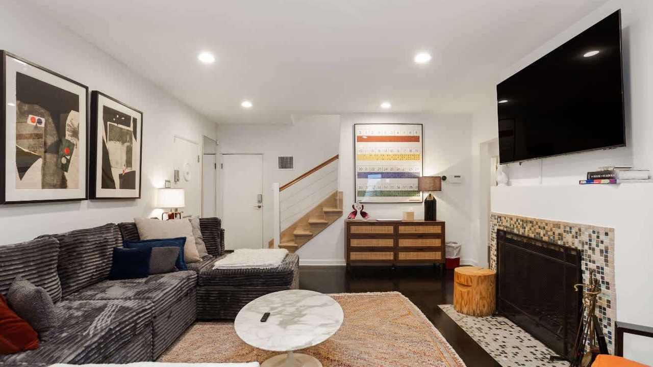 Photo of Livingroom in Beverly Grove