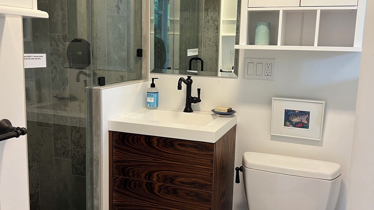 Photo of Bathroom in Monterey Ter