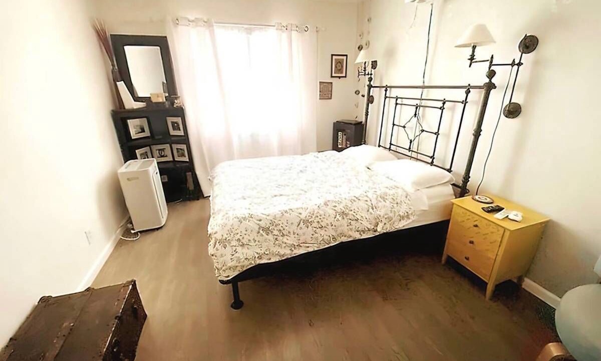 Photo of Bedroom in Alamitos Beach