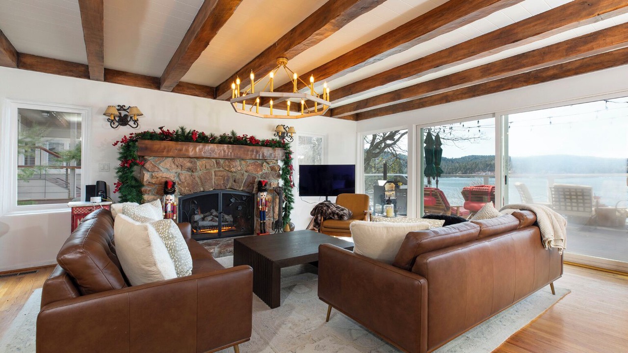 Photo of Livingroom in Cedar Glen
