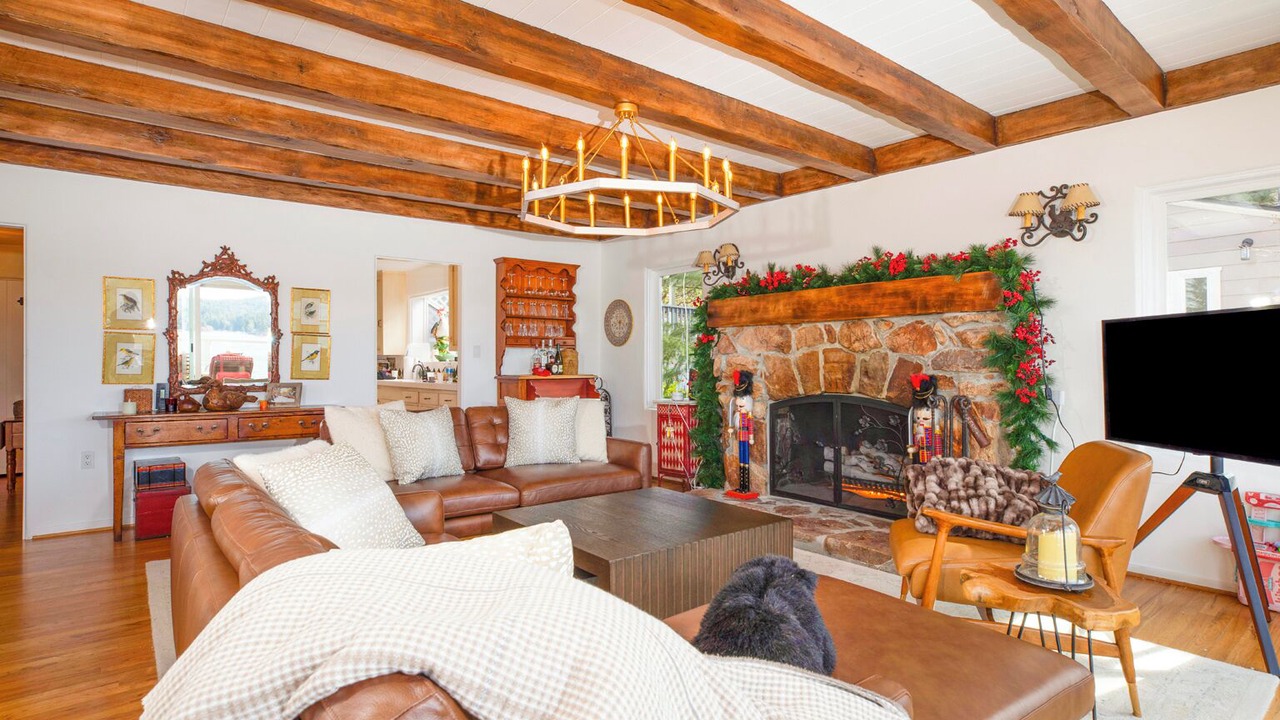 Photo of Livingroom in Cedar Glen