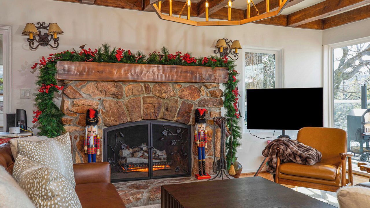 Photo of Livingroom in Cedar Glen