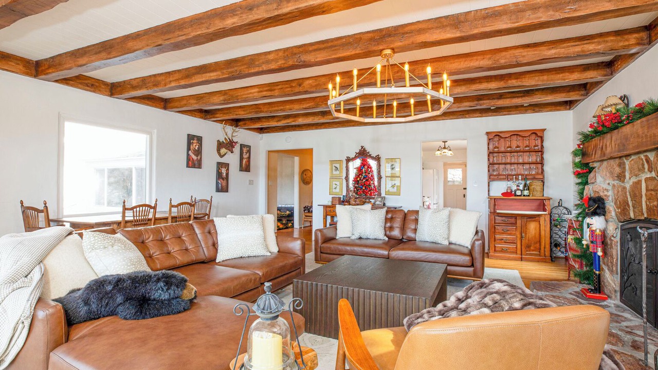 Photo of Livingroom in Cedar Glen