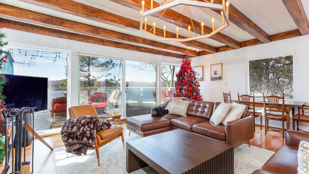 Photo of Livingroom in Cedar Glen