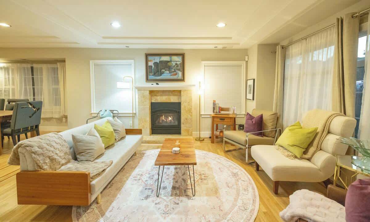 Photo of Livingroom in Glenview