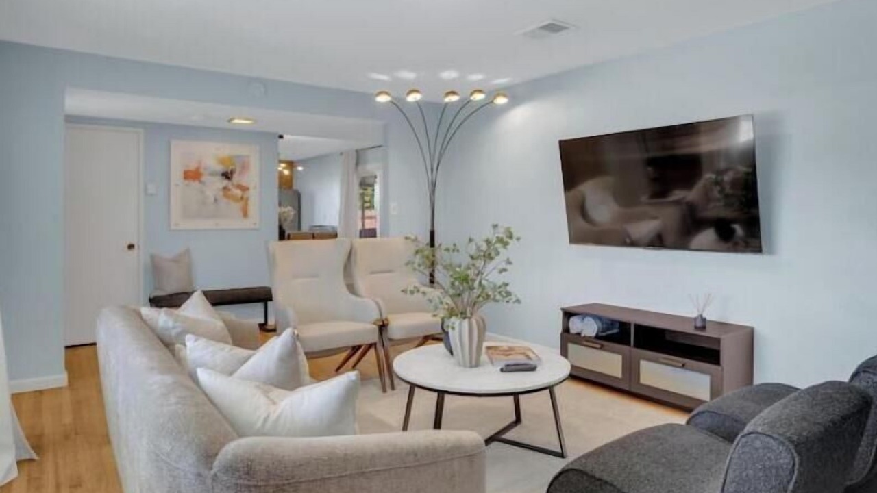 Photo of Livingroom in Bay Area