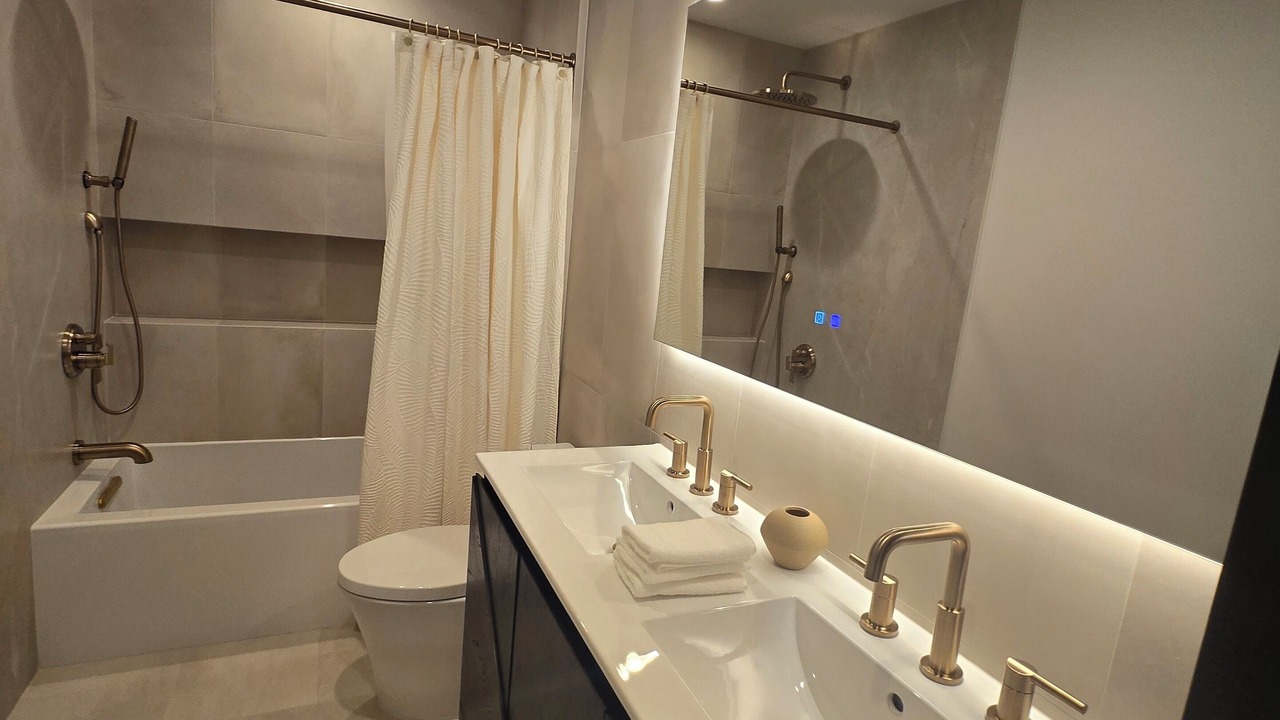 Photo of Bathroom in Verdugo Woodlands