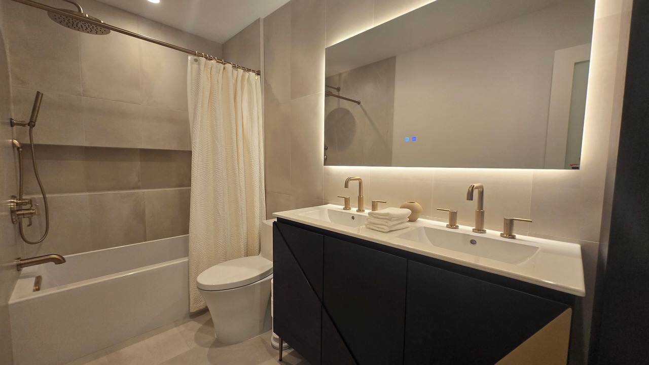 Photo of Bathroom in Verdugo Woodlands