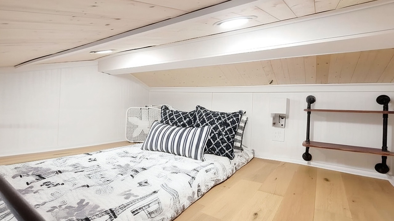 Photo of Bedroom in Woodland Hills