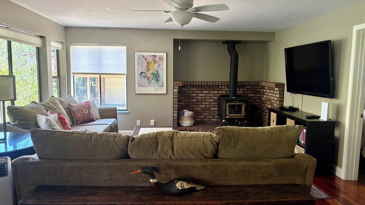 Photo of Livingroom in Kernville