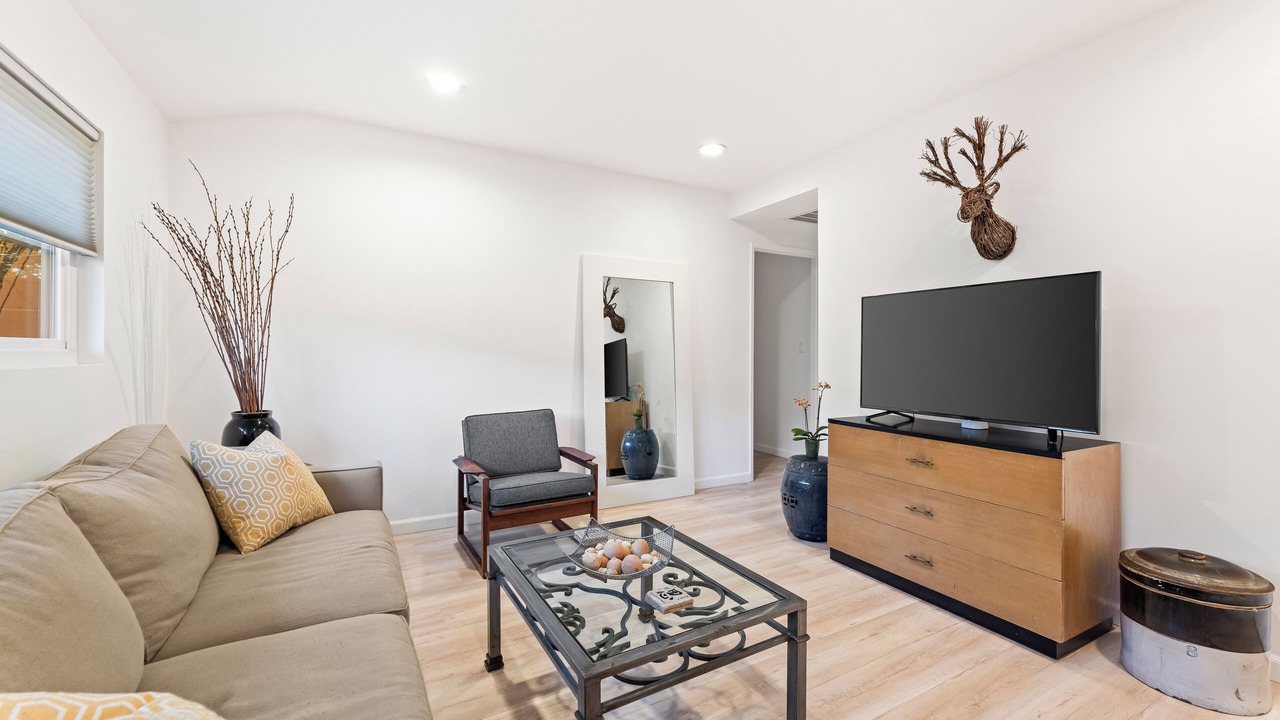 Photo of Livingroom in North Hills West