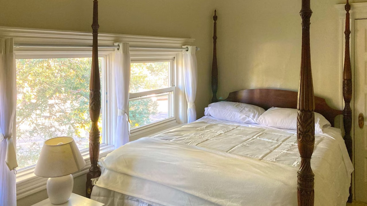 Photo of Bedroom in Cloverdale