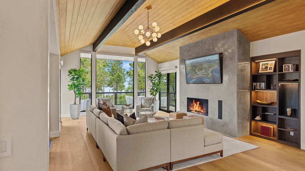 Photo of Livingroom in Del Monte Forest