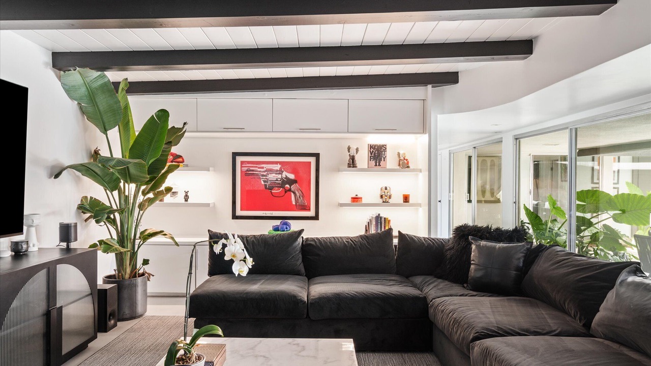 Photo of Livingroom in Crenshaw