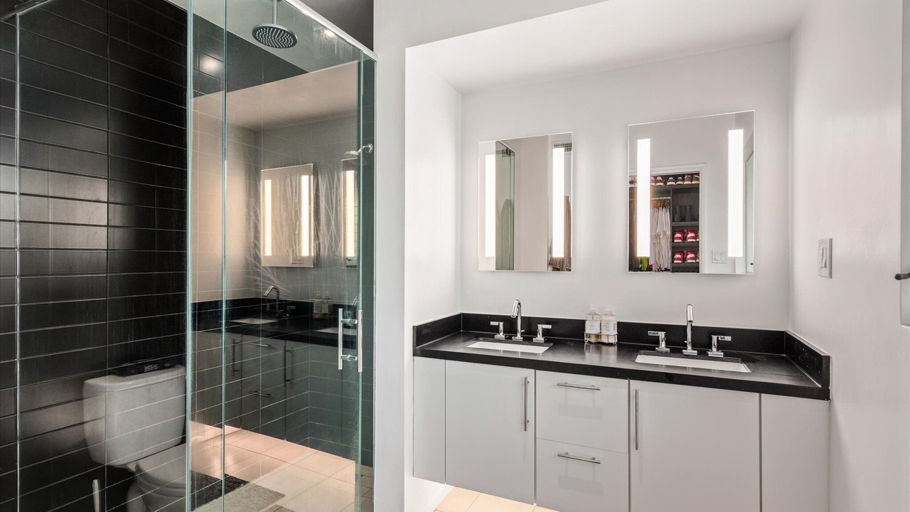 Photo of Bathroom in Crenshaw
