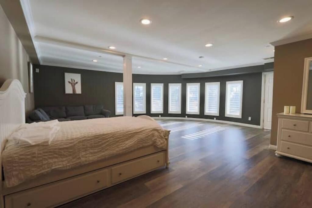 Photo of Bedroom in Orange