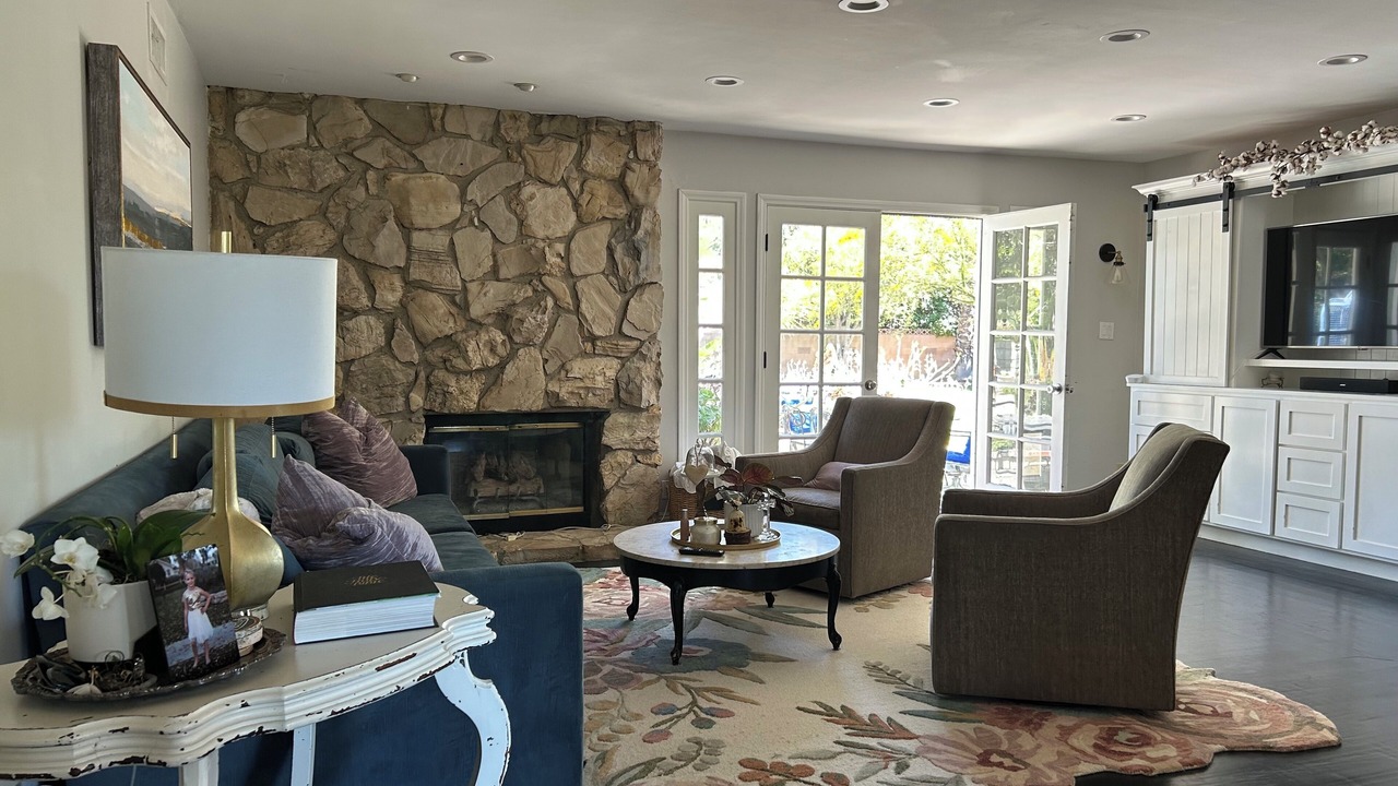 Photo of Livingroom in Northridge