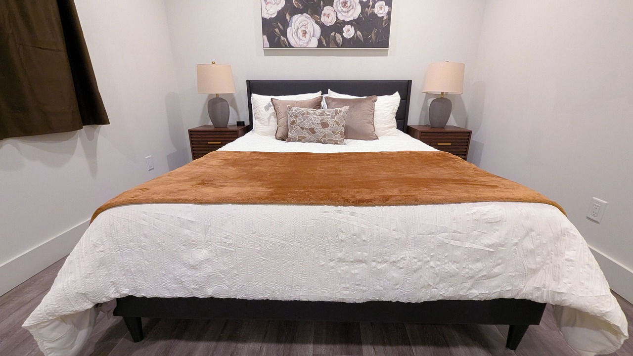 Photo of Bedroom in NoHo Arts District