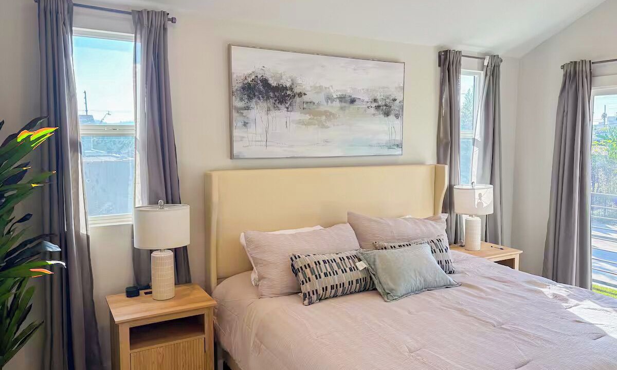 Photo of Bedroom in NoHo Arts District