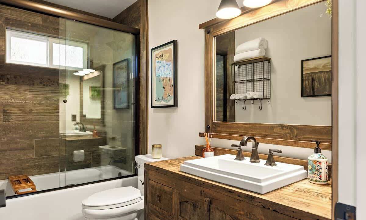 Photo of Bathroom in Blue Jay