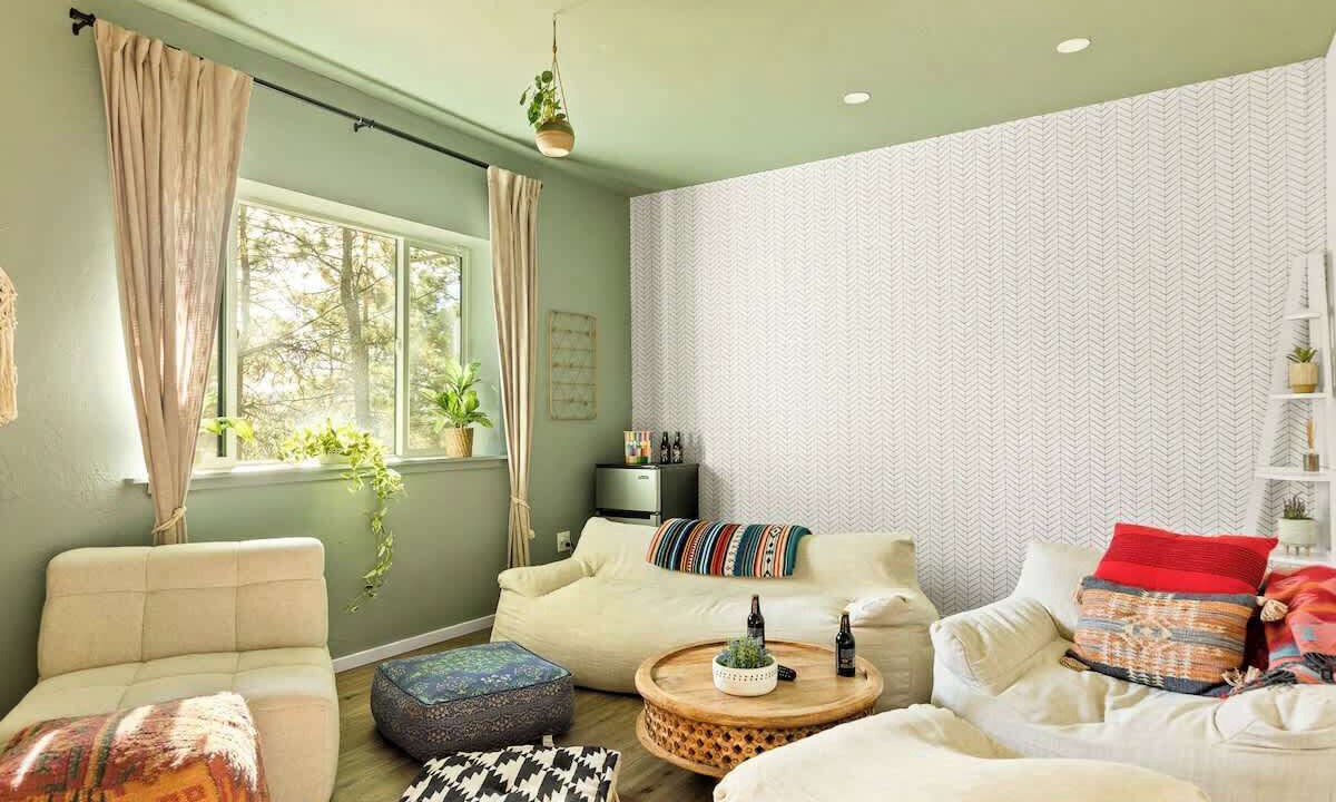 Photo of Livingroom in Blue Jay