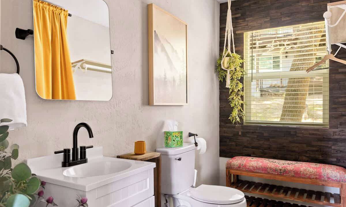 Photo of Bathroom in Blue Jay