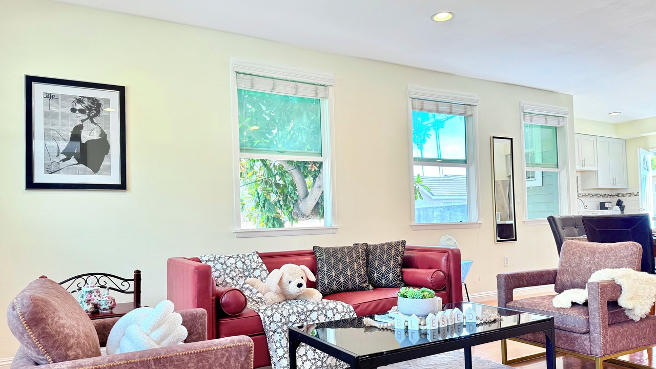 Photo of Livingroom in Mid Central