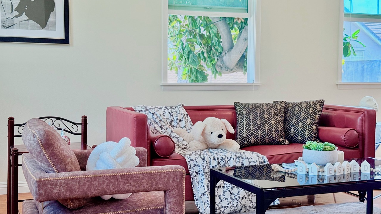 Photo of Livingroom in Mid Central
