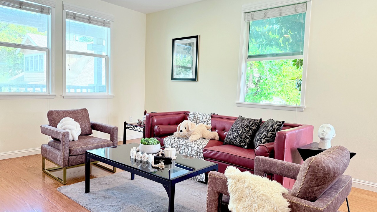 Photo of Livingroom in Mid Central