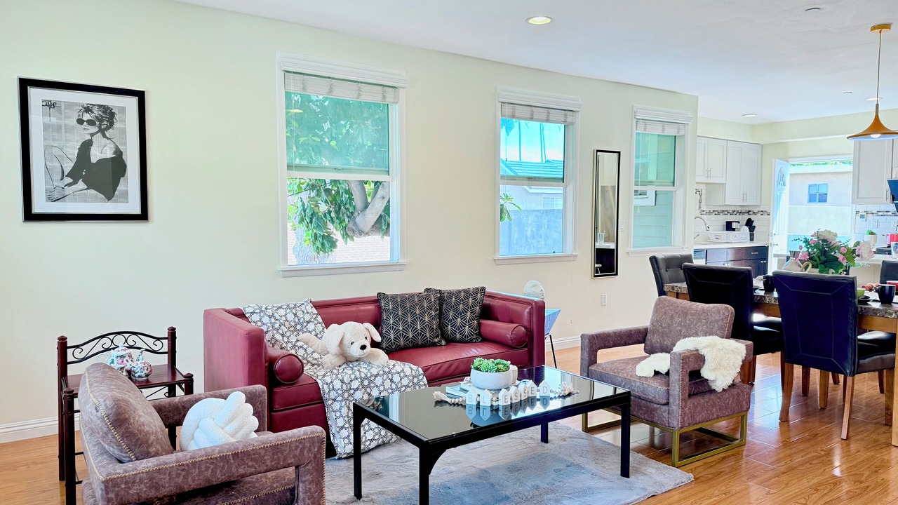 Photo of Livingroom in Mid Central