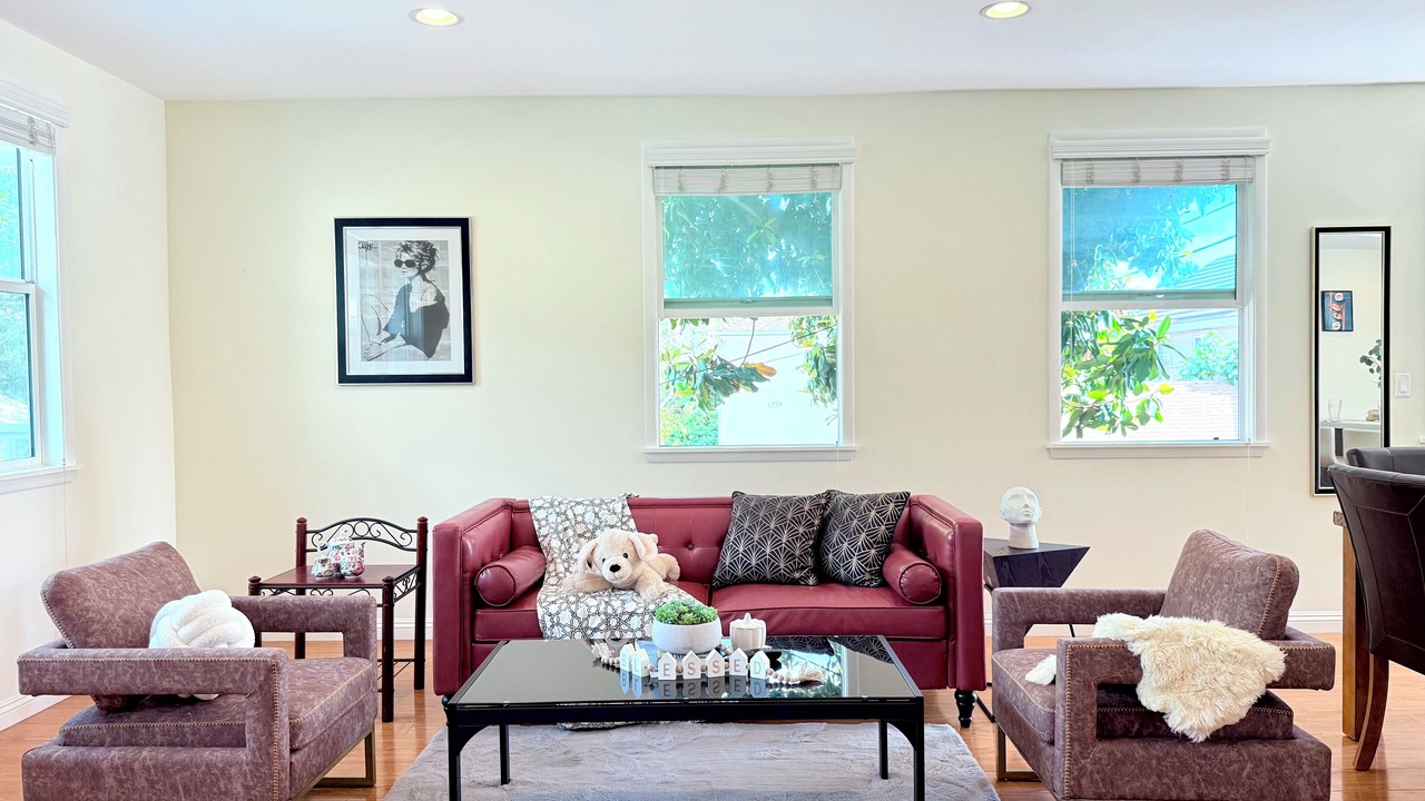 Photo of Livingroom in Mid Central