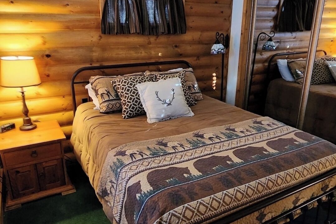 Photo of Bedroom in Wrightwood