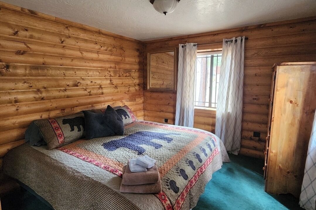 Photo of Bedroom in Wrightwood