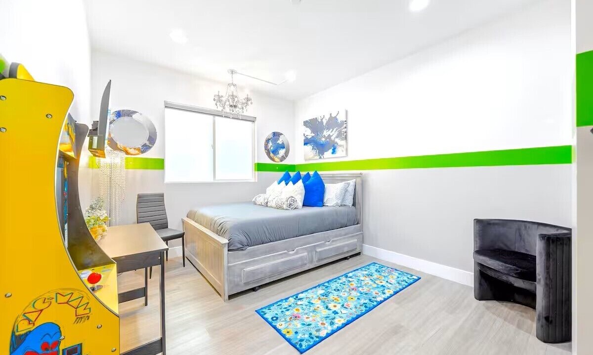 Photo of Bedroom in NoHo Arts District