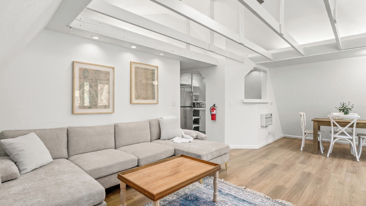 Photo of Livingroom in Oakhurst