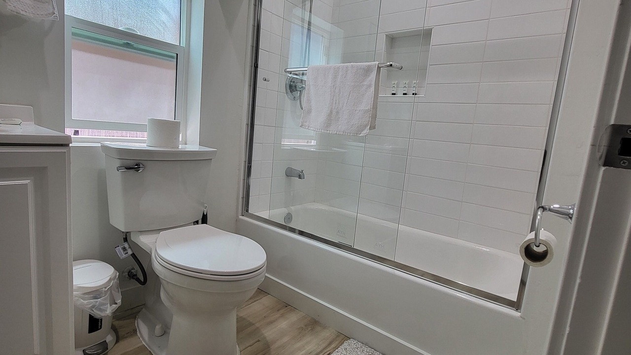 Photo of Bathroom in Lawndale