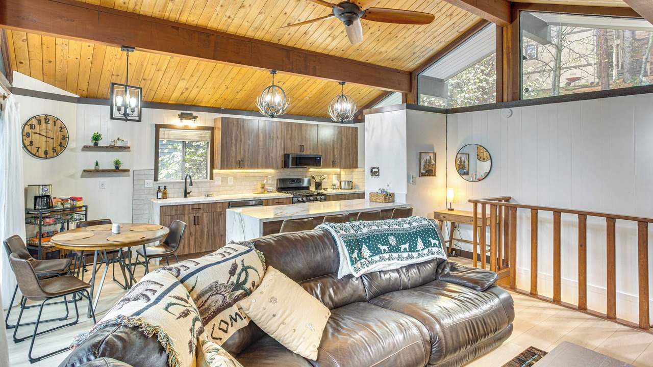 Photo of Livingroom in Arrowhead Villas